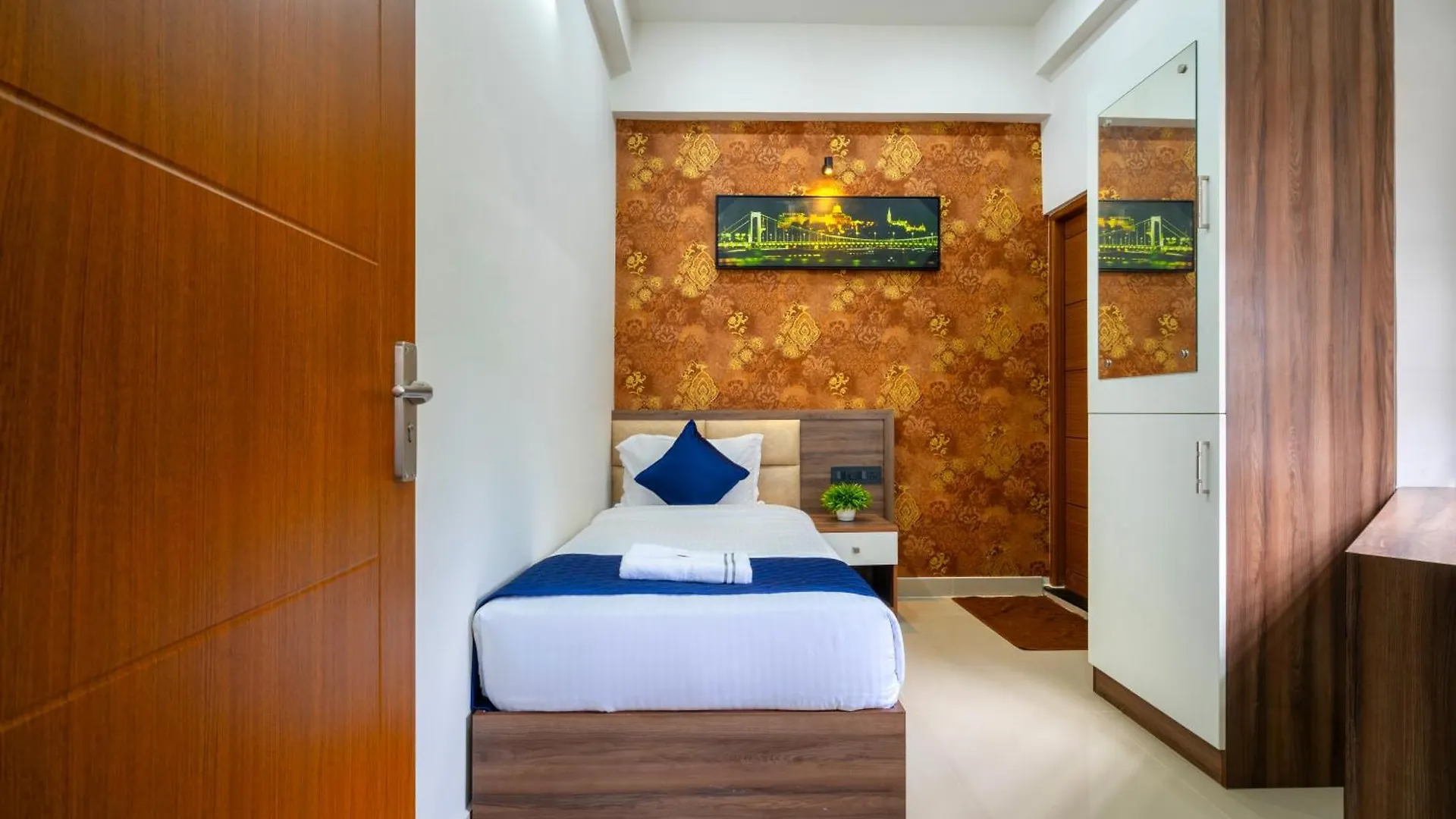 ** Hotel Amala Arcade Ac Rooms Thrissur India