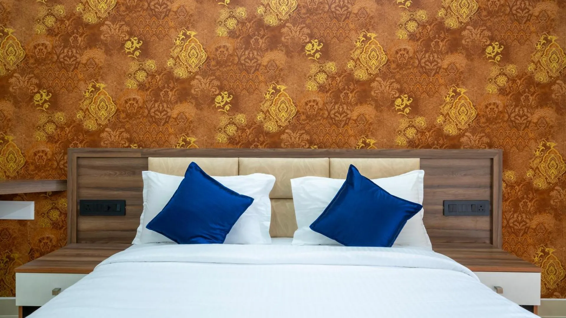** Hotel Amala Arcade Ac Rooms Thrissur India